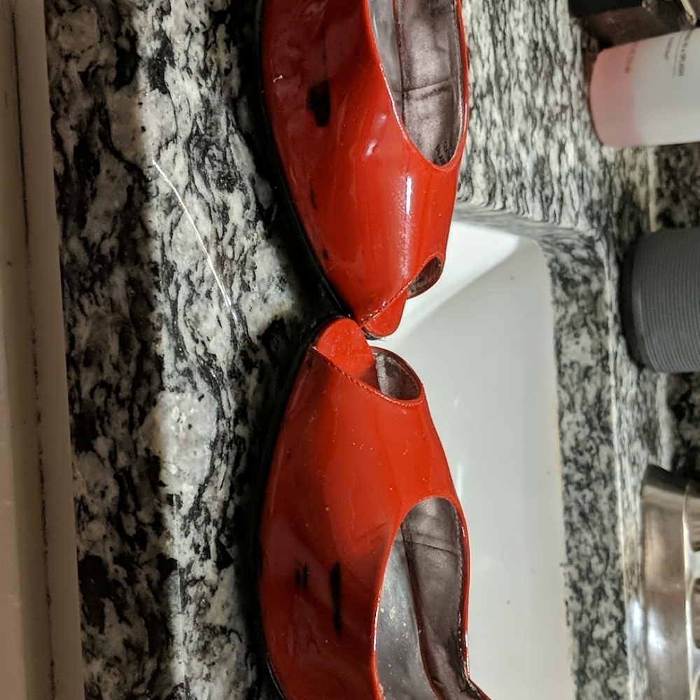 Guess - Picture 5 of 5
